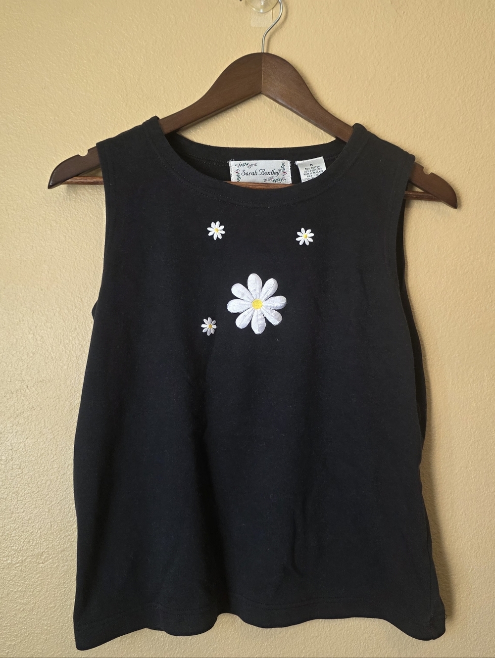 Vintage Y2K Style Embroidered Daisies Black Women's Basic Tank Top Floral